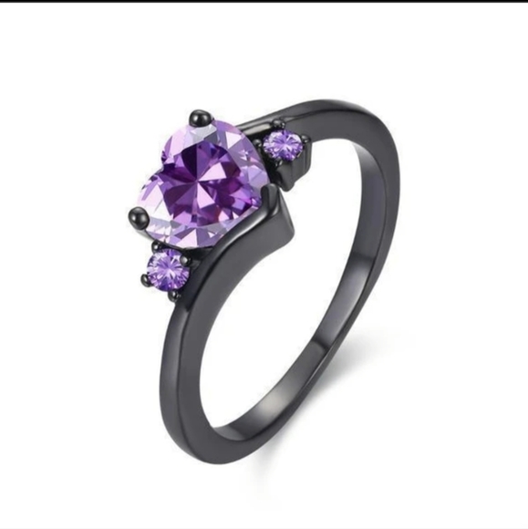 *Sale* New Purple Heart Shaped CZ 18kt Black Gold Ring. - Picture 1 of 2